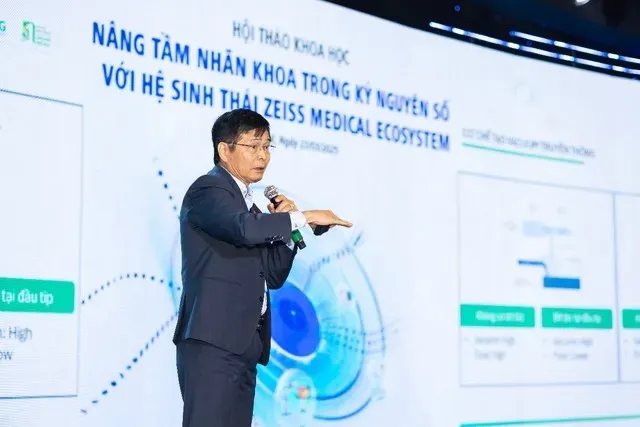 Báo cáo viên trình bày tại hội nghị khoa học nhãn khoa