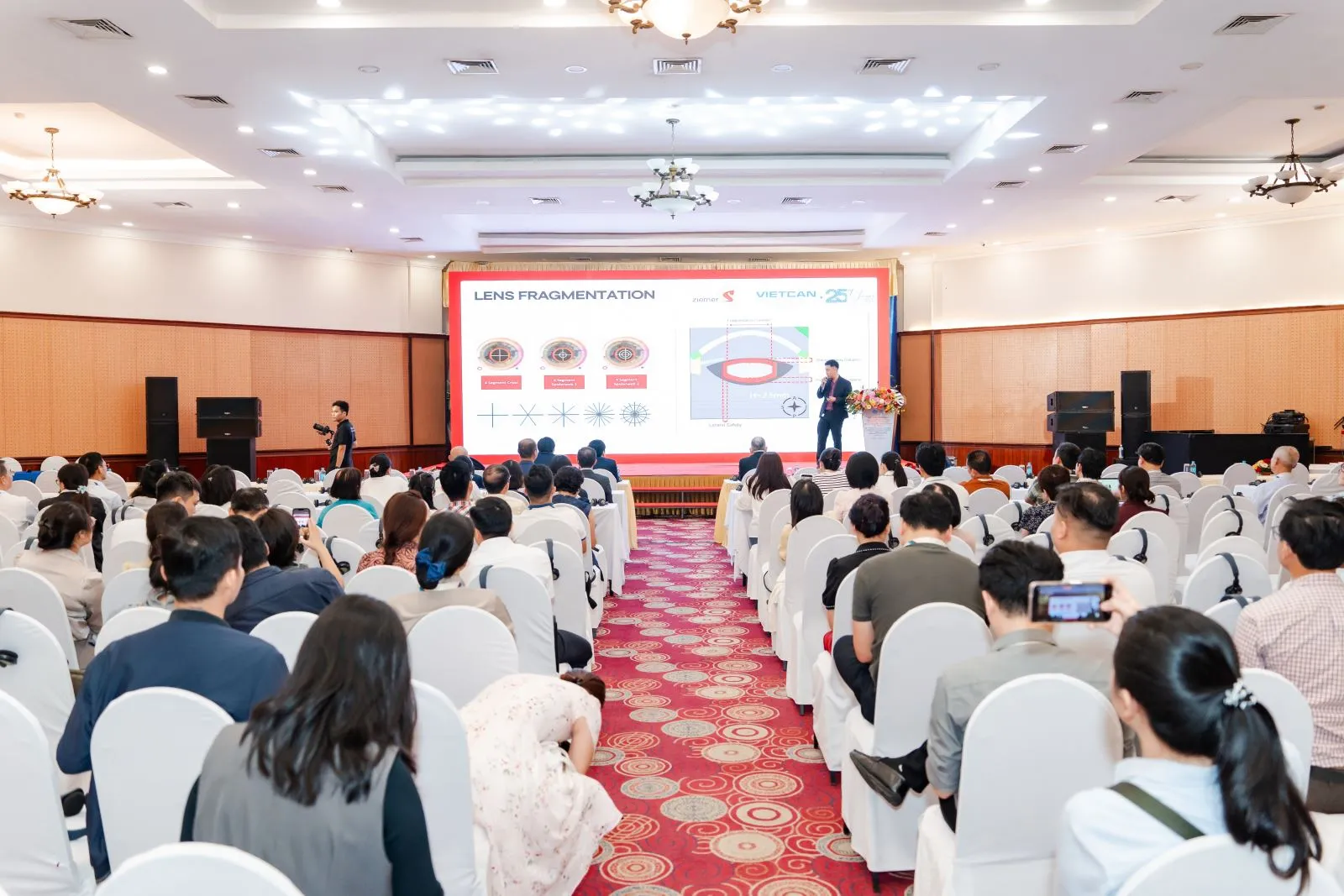 Toàn cảnh Hội nghị khoa học Phẫu thuật Thể thủy tinh và Khúc xạ lần thứ nhất – Câu lạc bộ Quản trị Nhãn khoa lần thứ hai