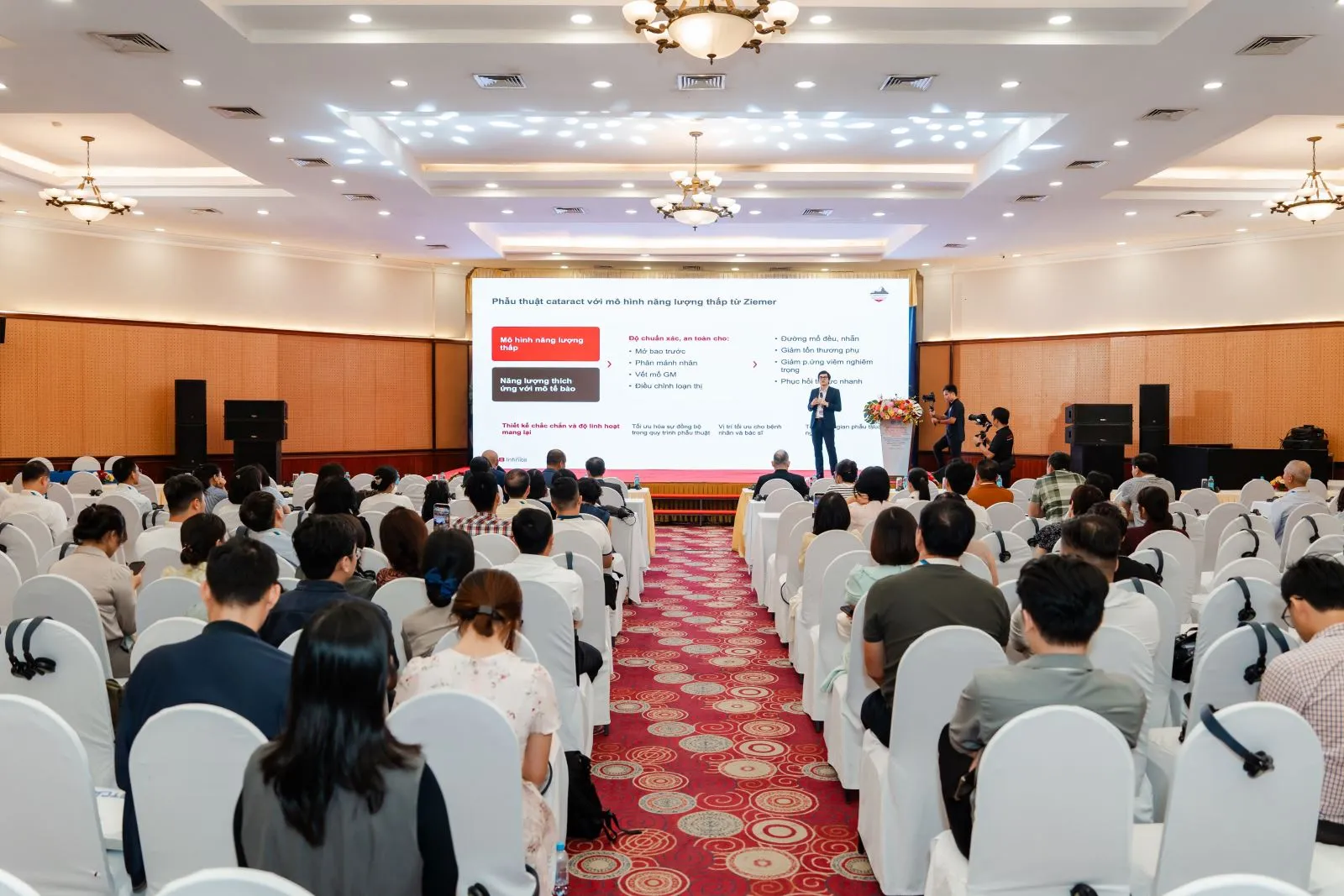 Toàn cảnh một phiên báo cáo khoa học