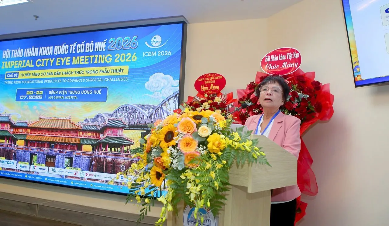 Professor Ton Thi Kim Thanh speaking at the meeting