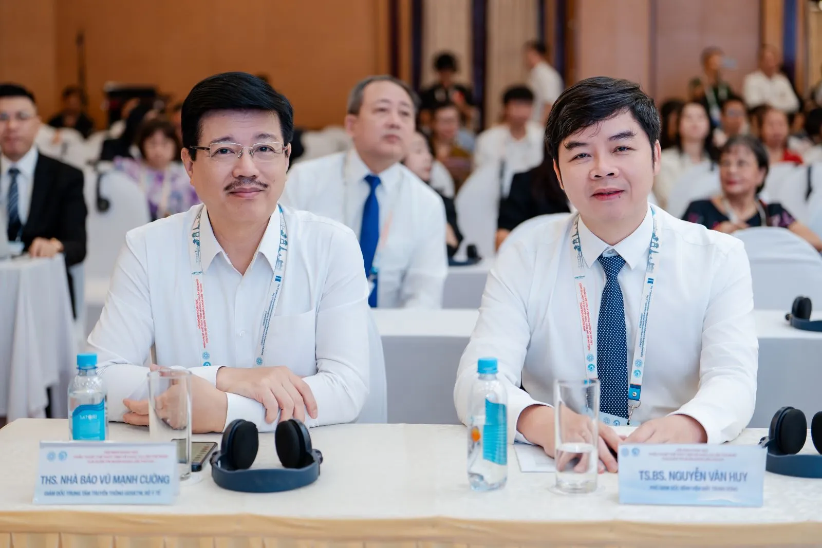 Các đại biểu tham dự hội nghị khoa học