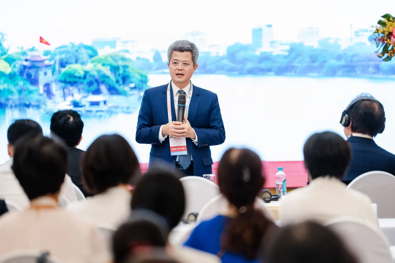 Trao đổi chuyên môn trong khuôn khổ hội nghị