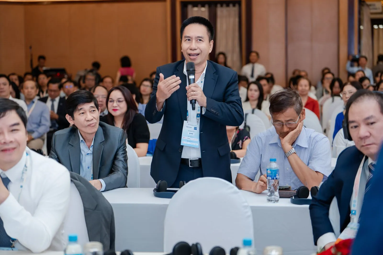 Đại biểu chia sẻ ý kiến tại phiên thảo luận