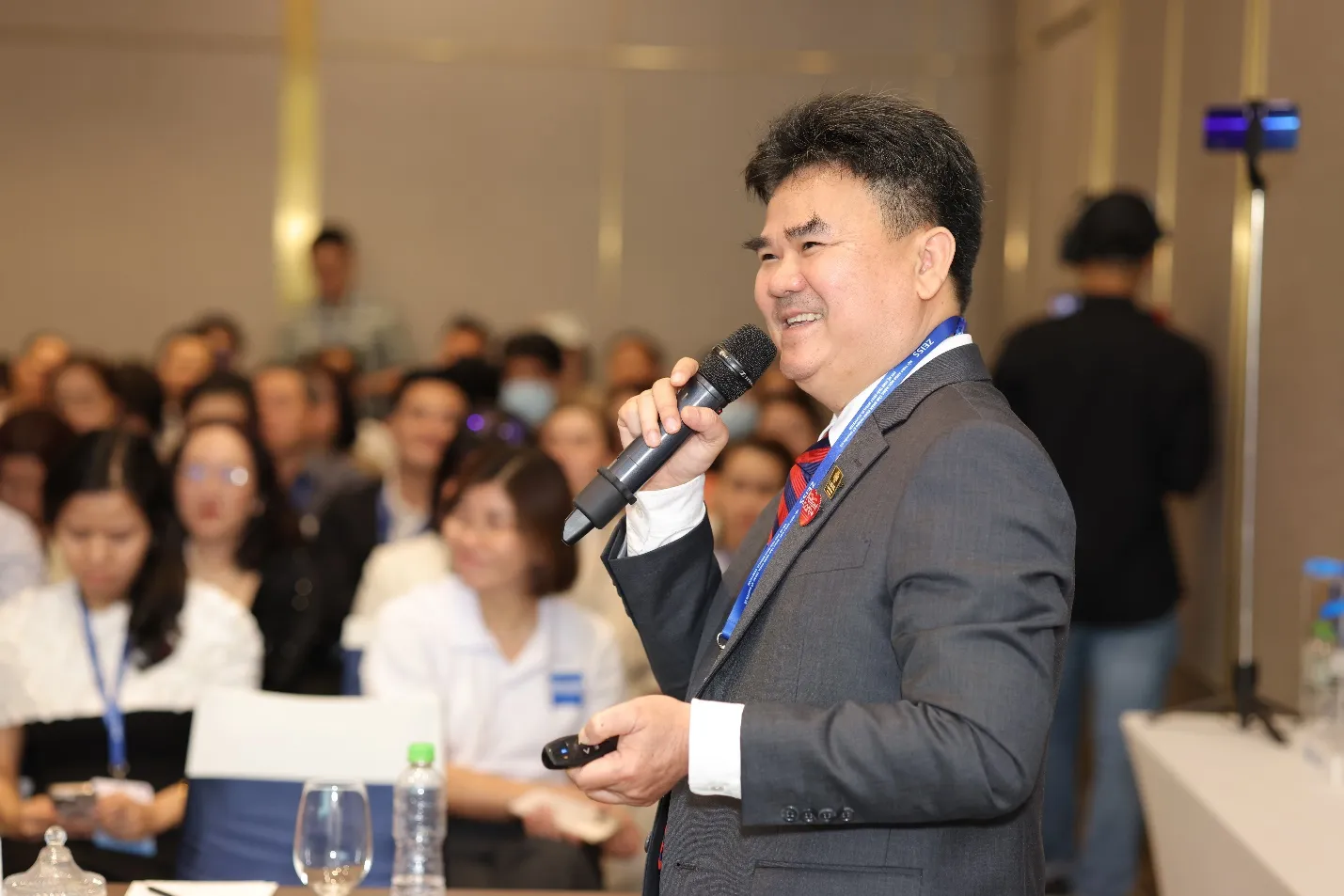 BS.CKII Trương Công Minh trình bày tại hội nghị